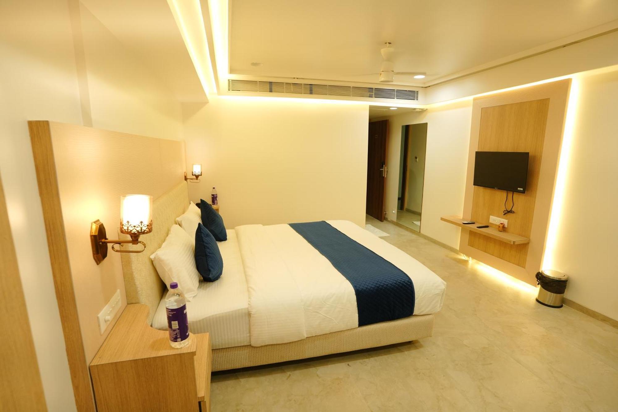 Hotel 6 Seasons, Koregoan Park, ปูเน่ ภายนอก รูปภาพ