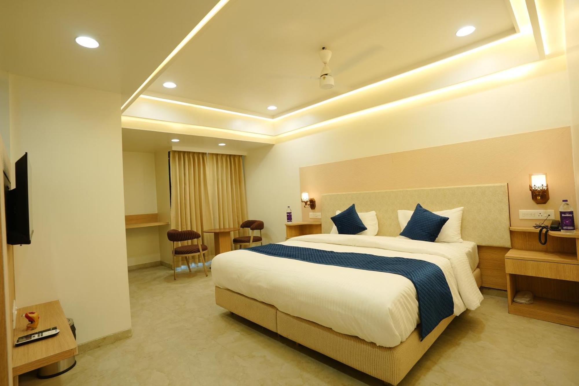 Hotel 6 Seasons, Koregoan Park, ปูเน่ ภายนอก รูปภาพ