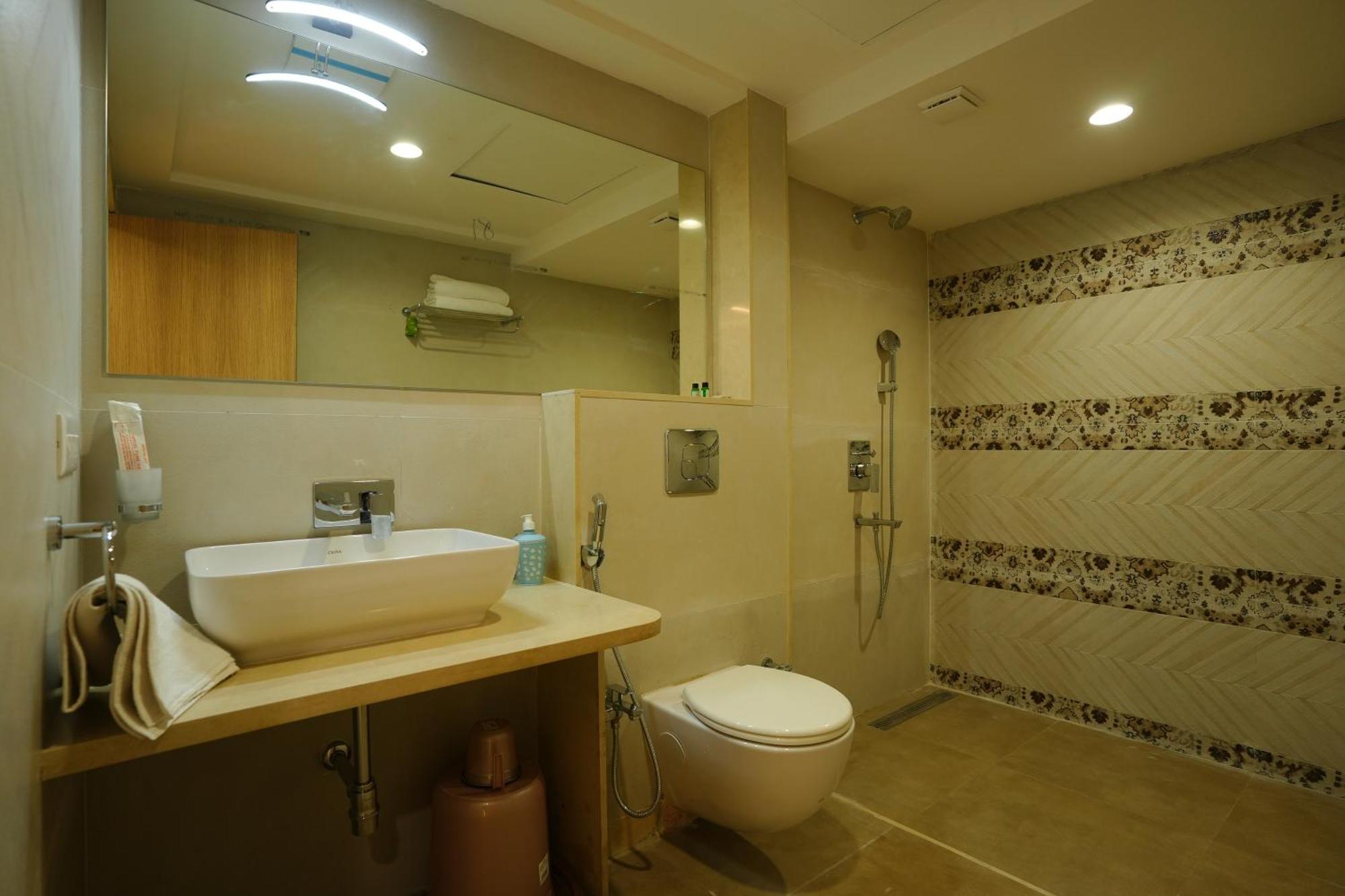 Hotel 6 Seasons, Koregoan Park, ปูเน่ ภายนอก รูปภาพ
