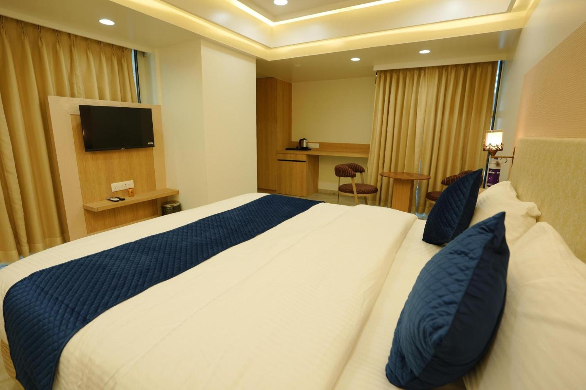 Hotel 6 Seasons, Koregoan Park, ปูเน่ ภายนอก รูปภาพ