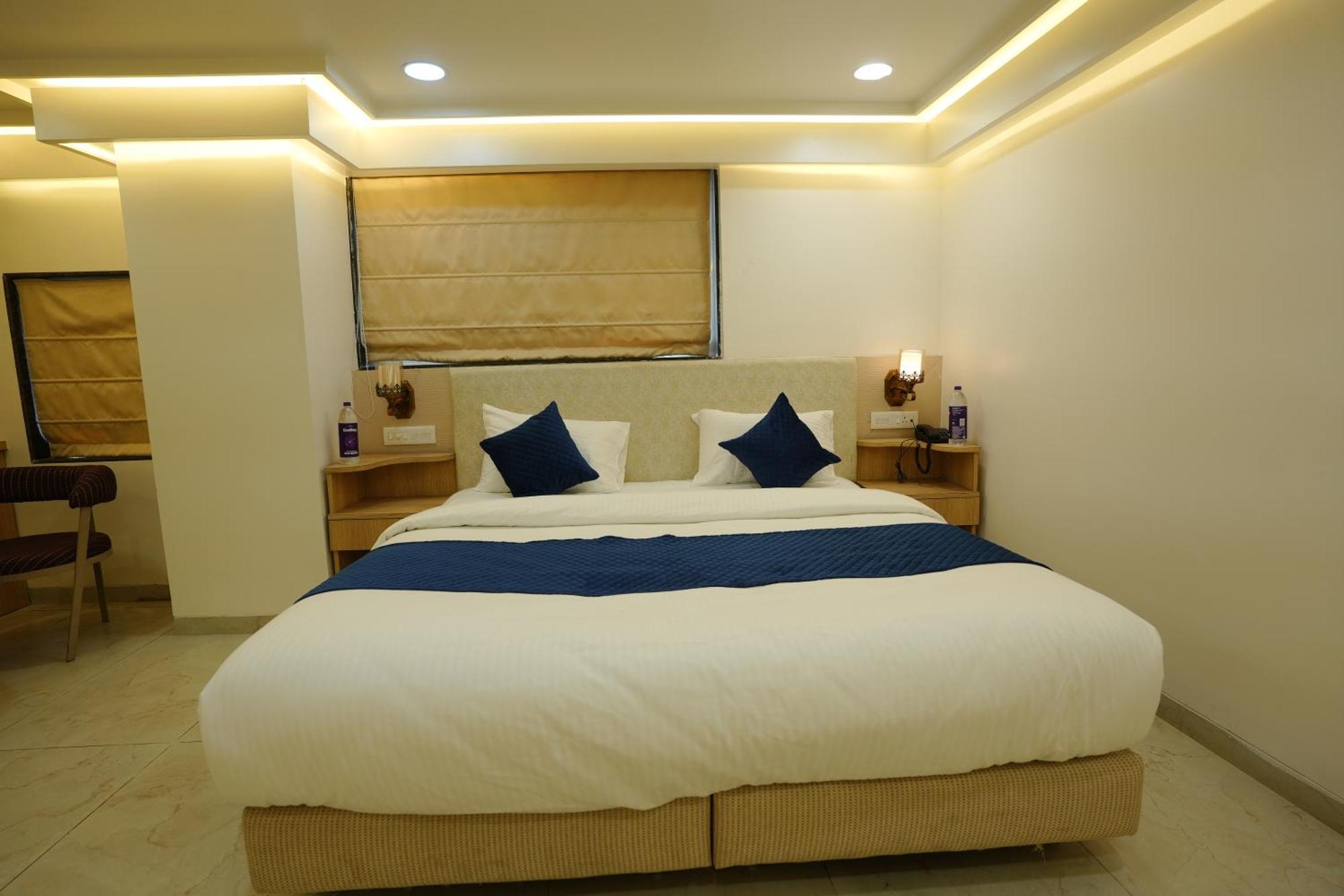 Hotel 6 Seasons, Koregoan Park, ปูเน่ ภายนอก รูปภาพ