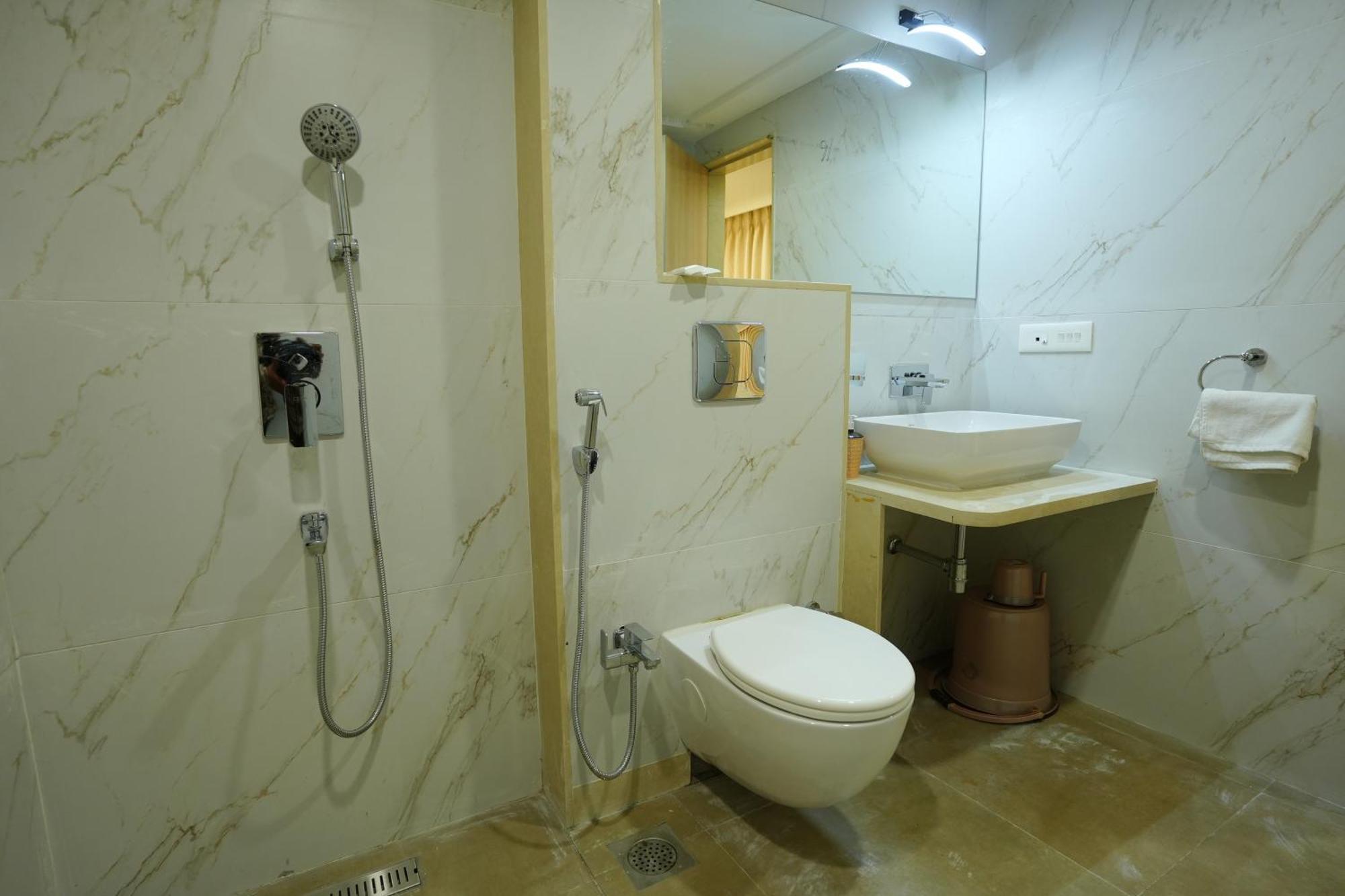 Hotel 6 Seasons, Koregoan Park, ปูเน่ ภายนอก รูปภาพ