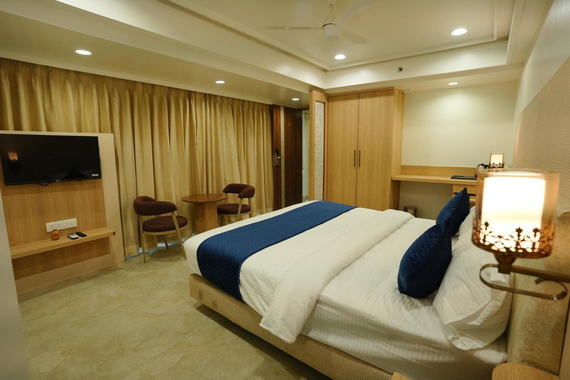 Hotel 6 Seasons, Koregoan Park, ปูเน่ ภายนอก รูปภาพ