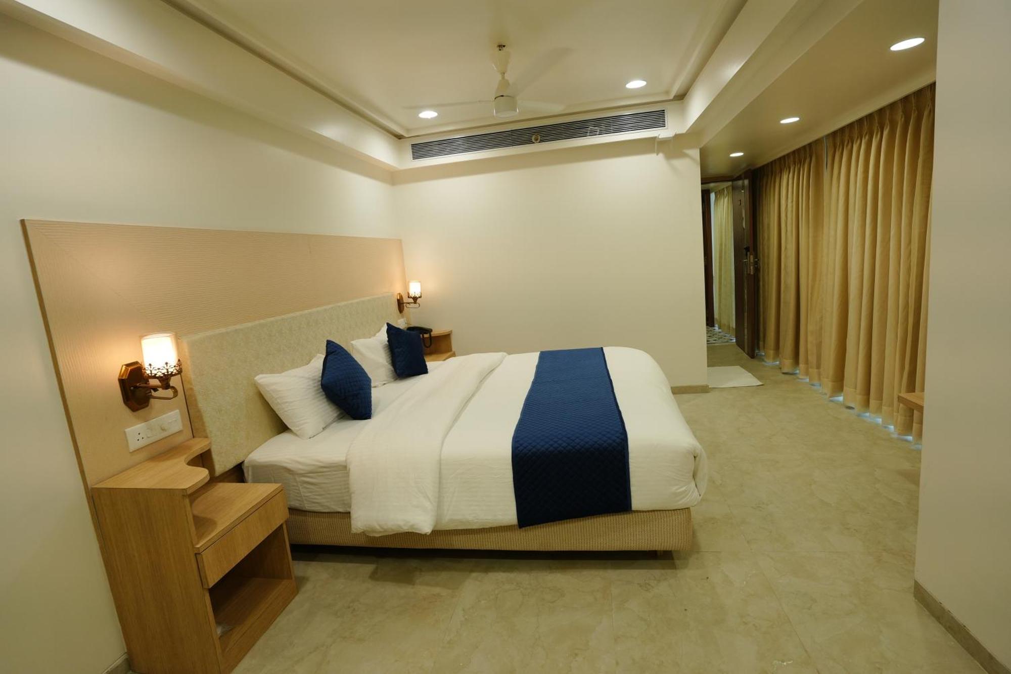 Hotel 6 Seasons, Koregoan Park, ปูเน่ ภายนอก รูปภาพ