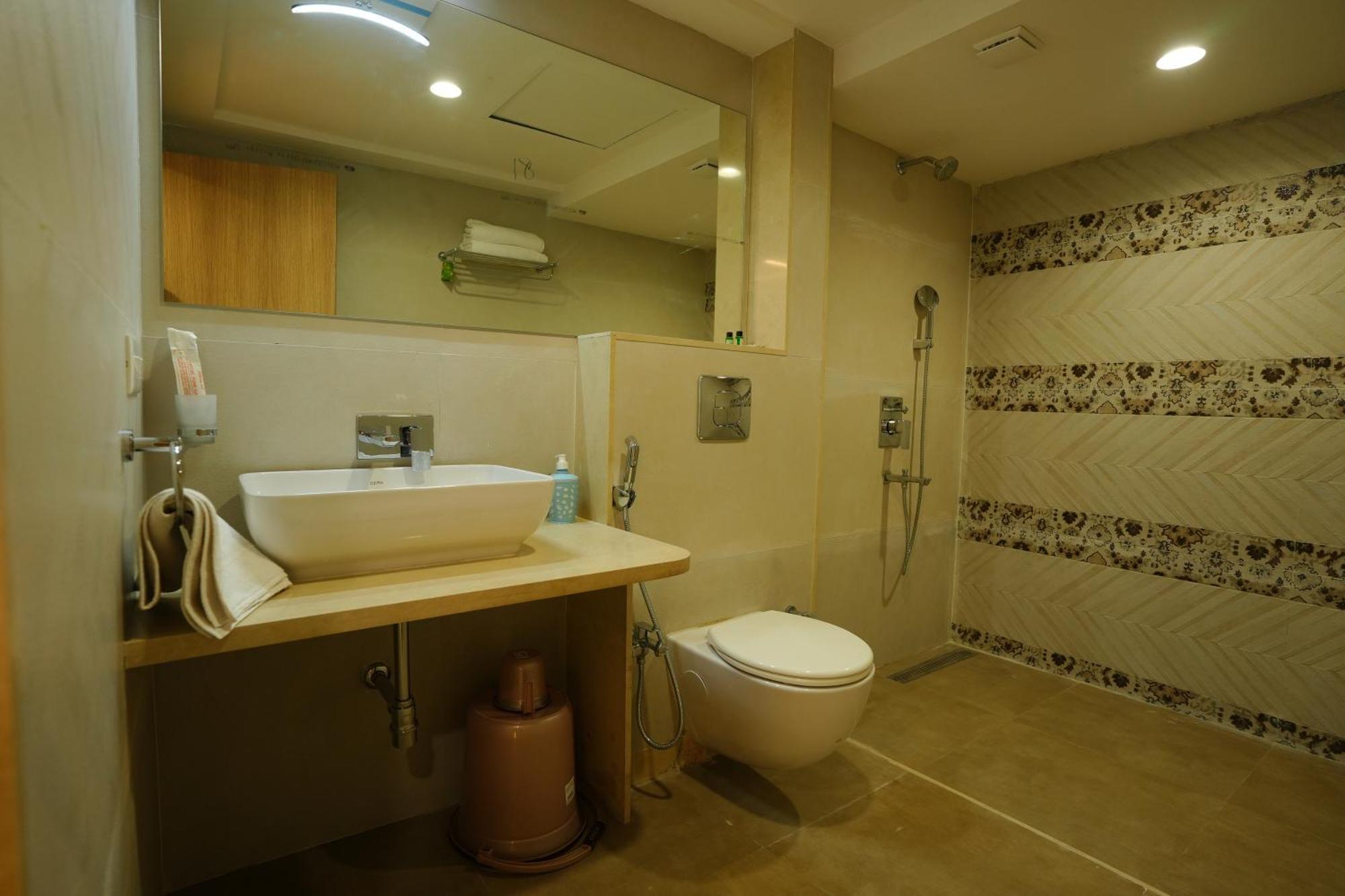 Hotel 6 Seasons, Koregoan Park, ปูเน่ ภายนอก รูปภาพ