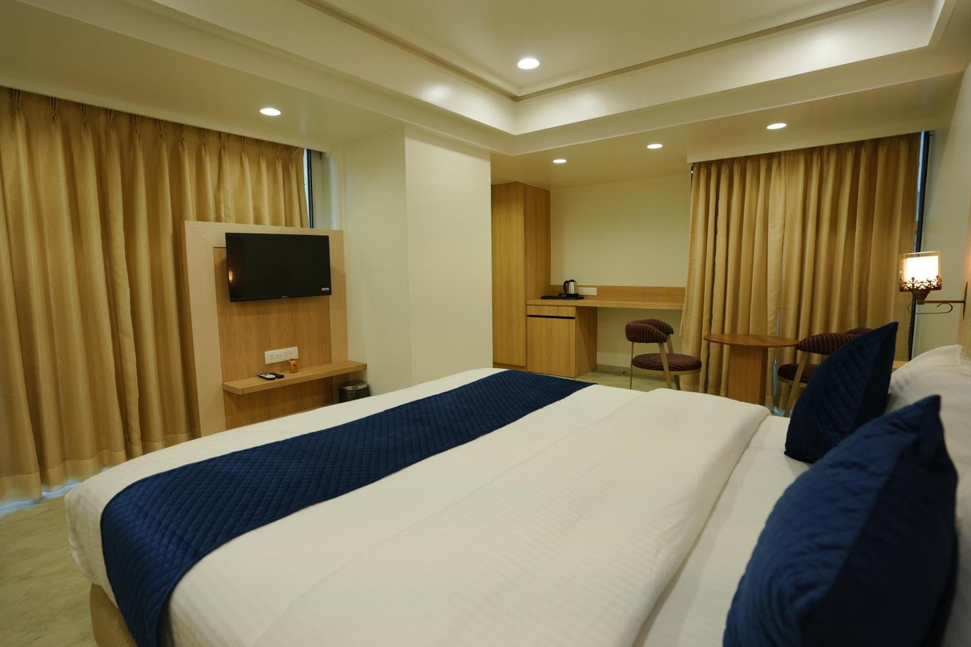 Hotel 6 Seasons, Koregoan Park, ปูเน่ ภายนอก รูปภาพ