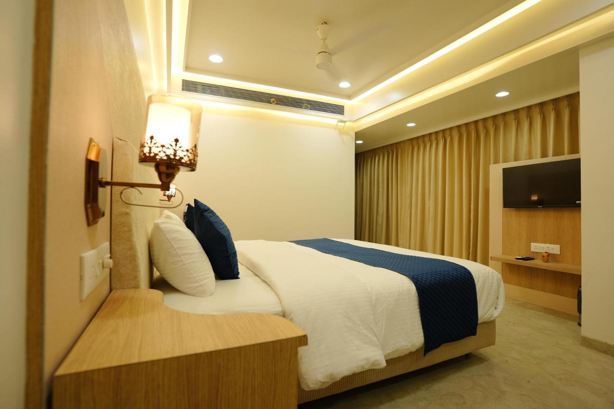 Hotel 6 Seasons, Koregoan Park, ปูเน่ ภายนอก รูปภาพ
