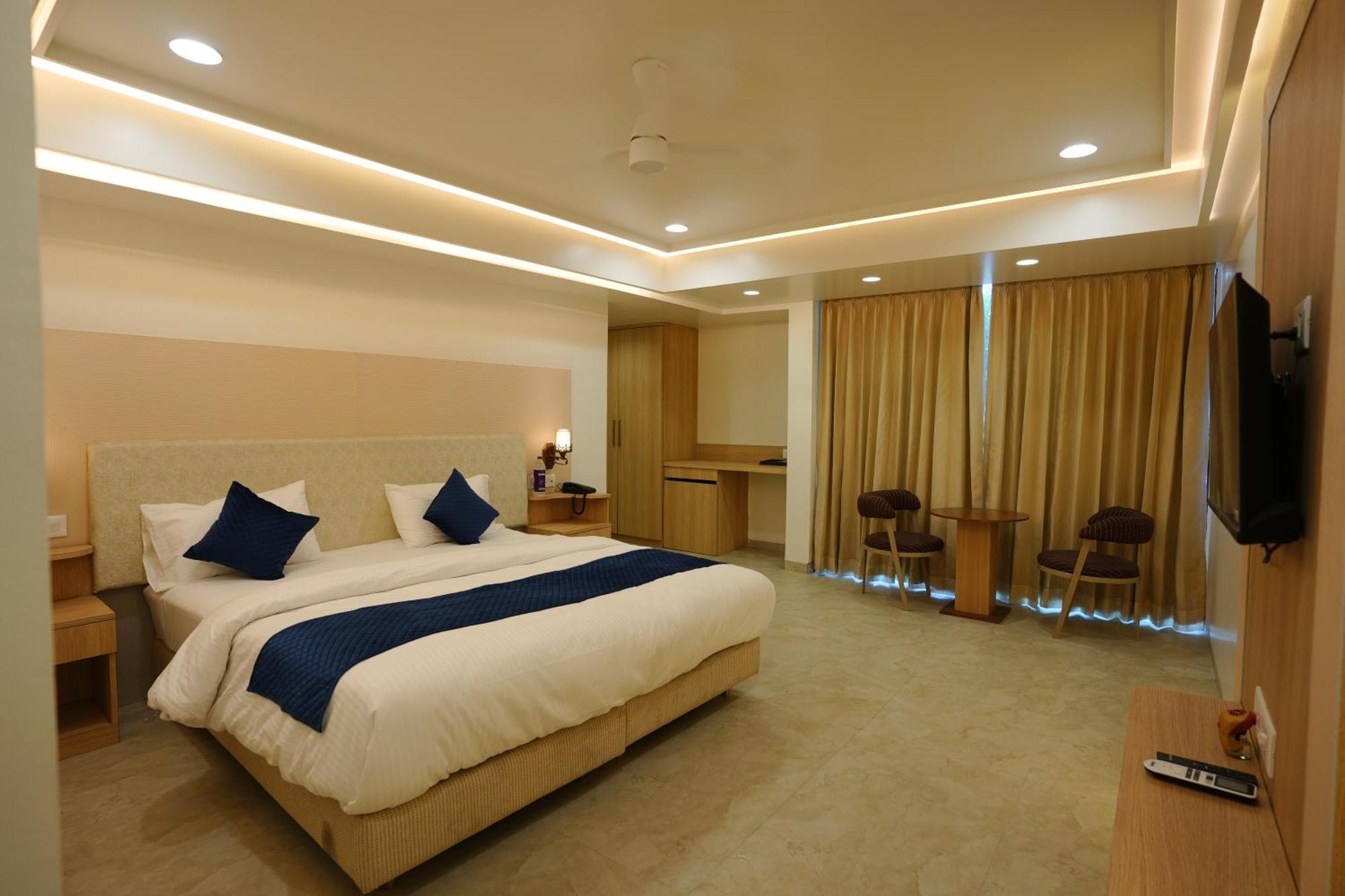 Hotel 6 Seasons, Koregoan Park, ปูเน่ ภายนอก รูปภาพ