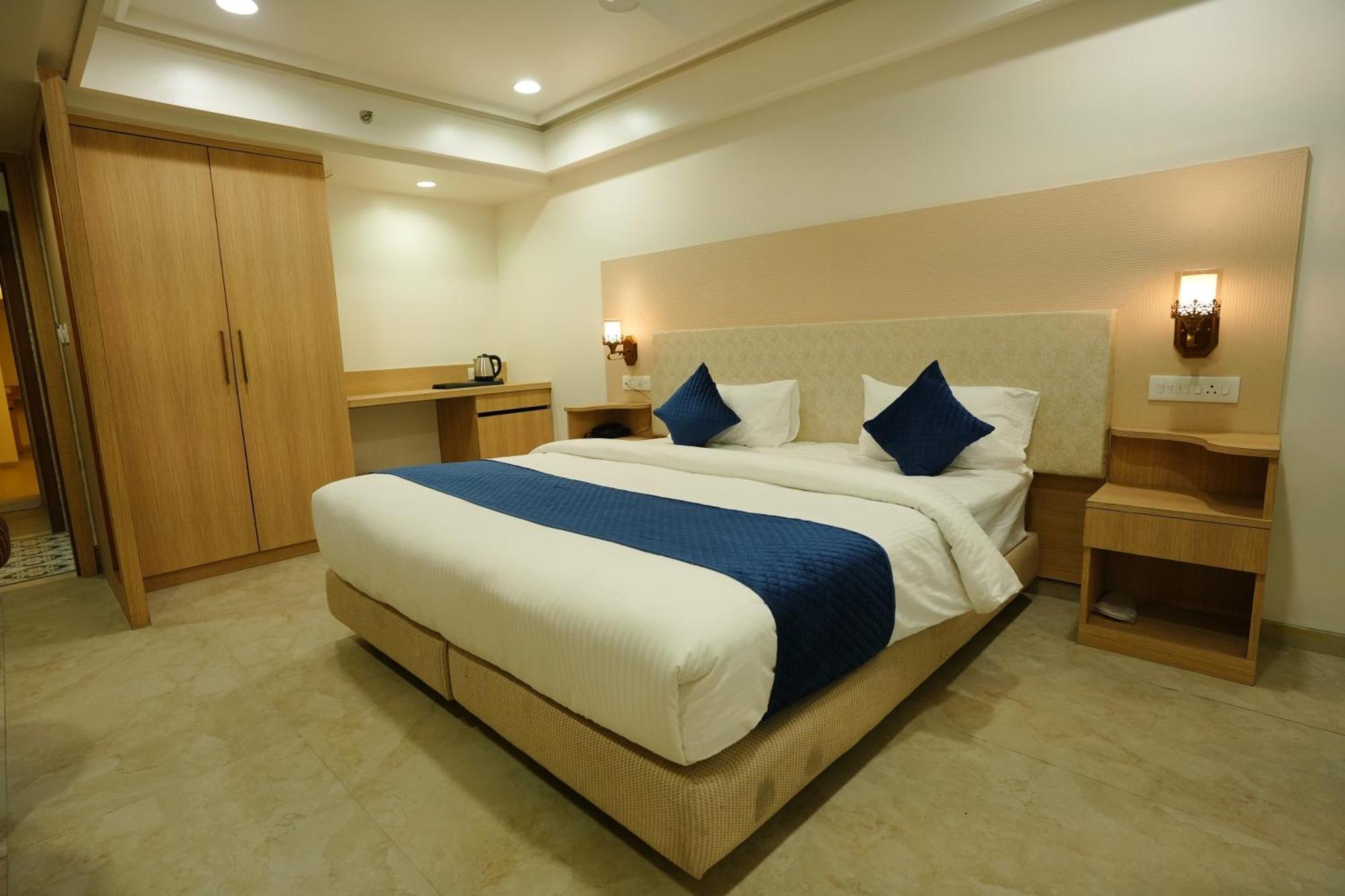 Hotel 6 Seasons, Koregoan Park, ปูเน่ ภายนอก รูปภาพ